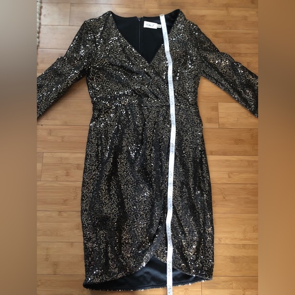 Women’s gold sequinned dress - Picture 12 of 12